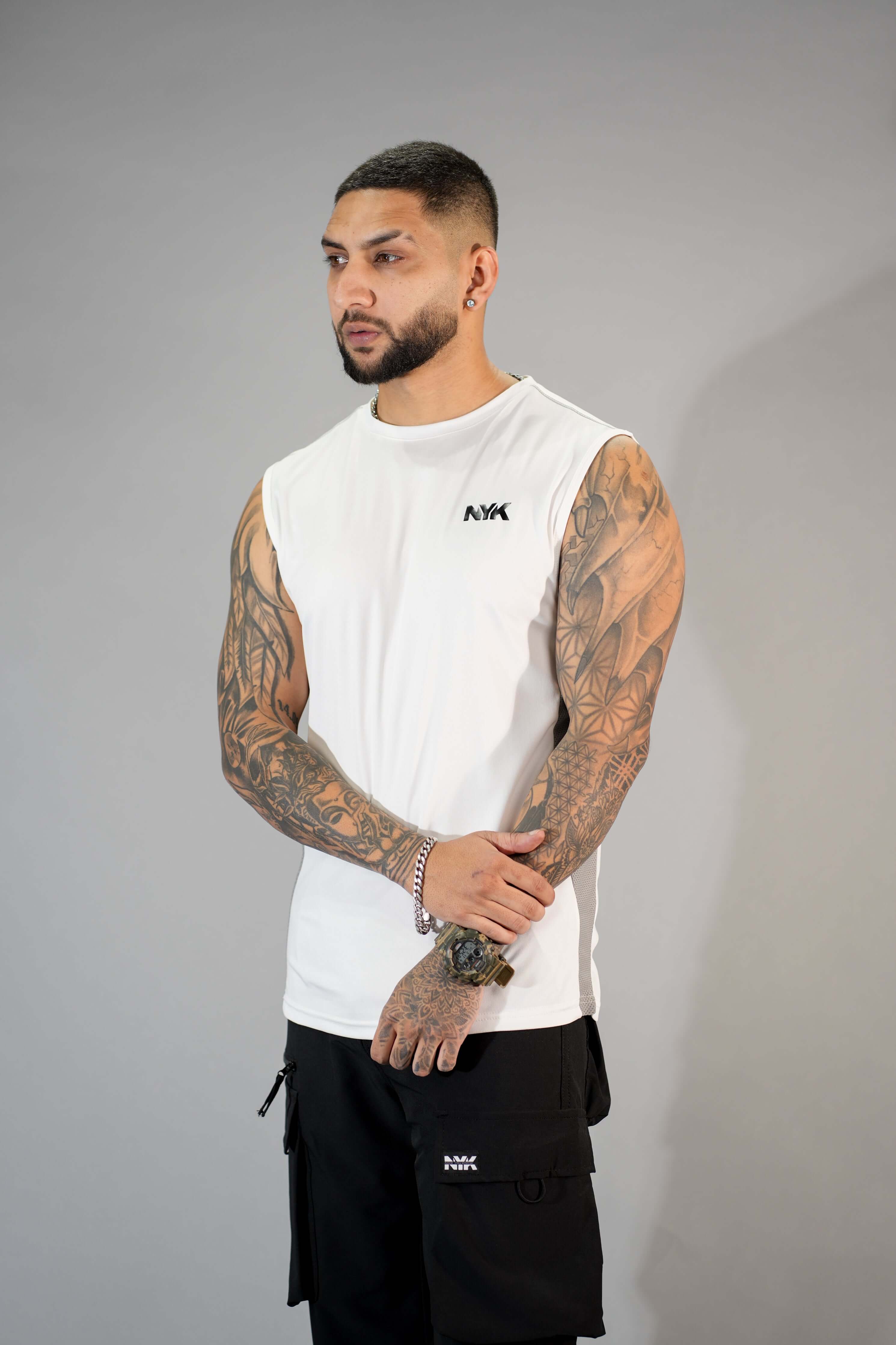 White Solid Slim Fit Training Vest