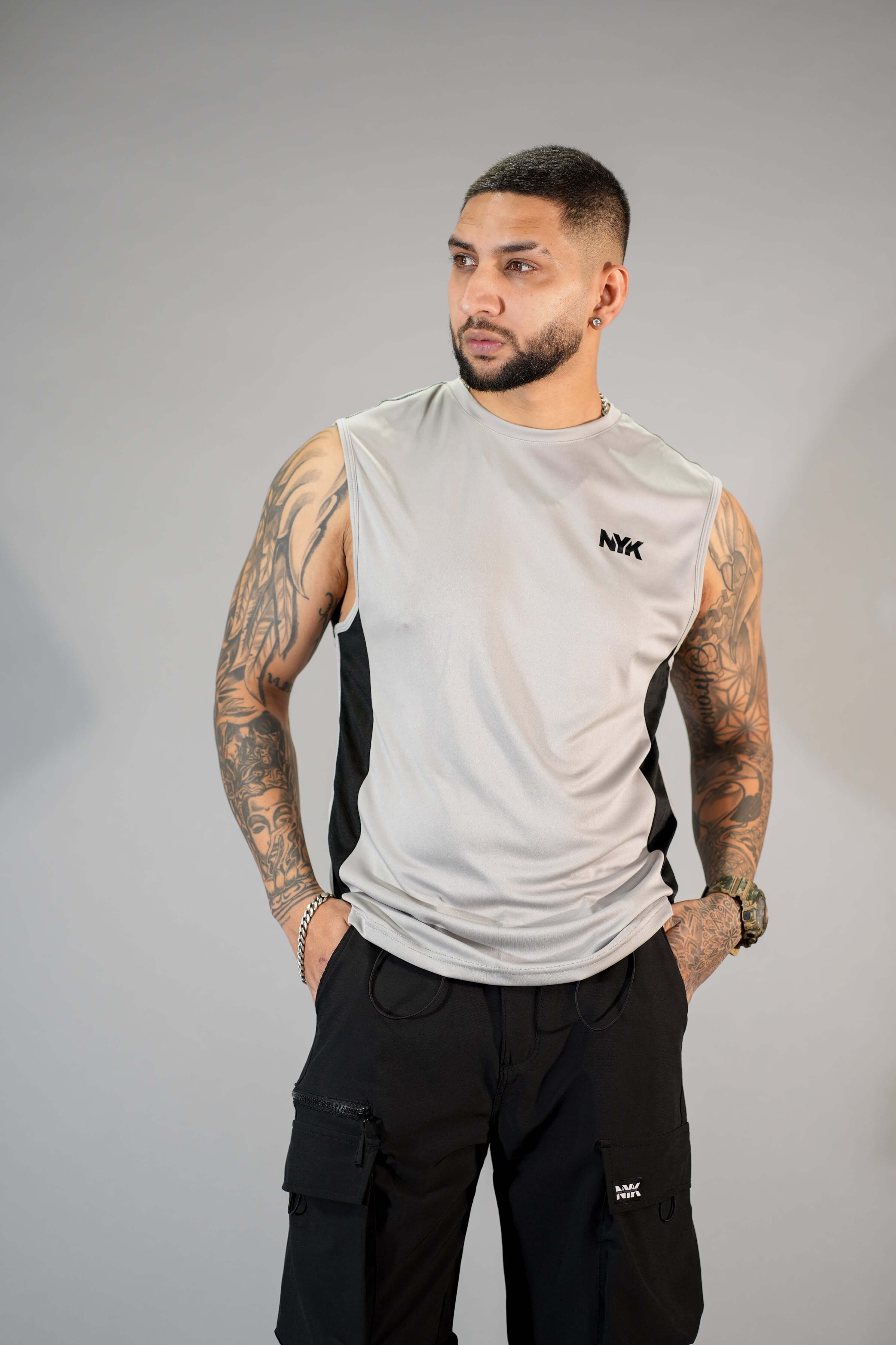 Grey Solid Slim Fit Training Vest