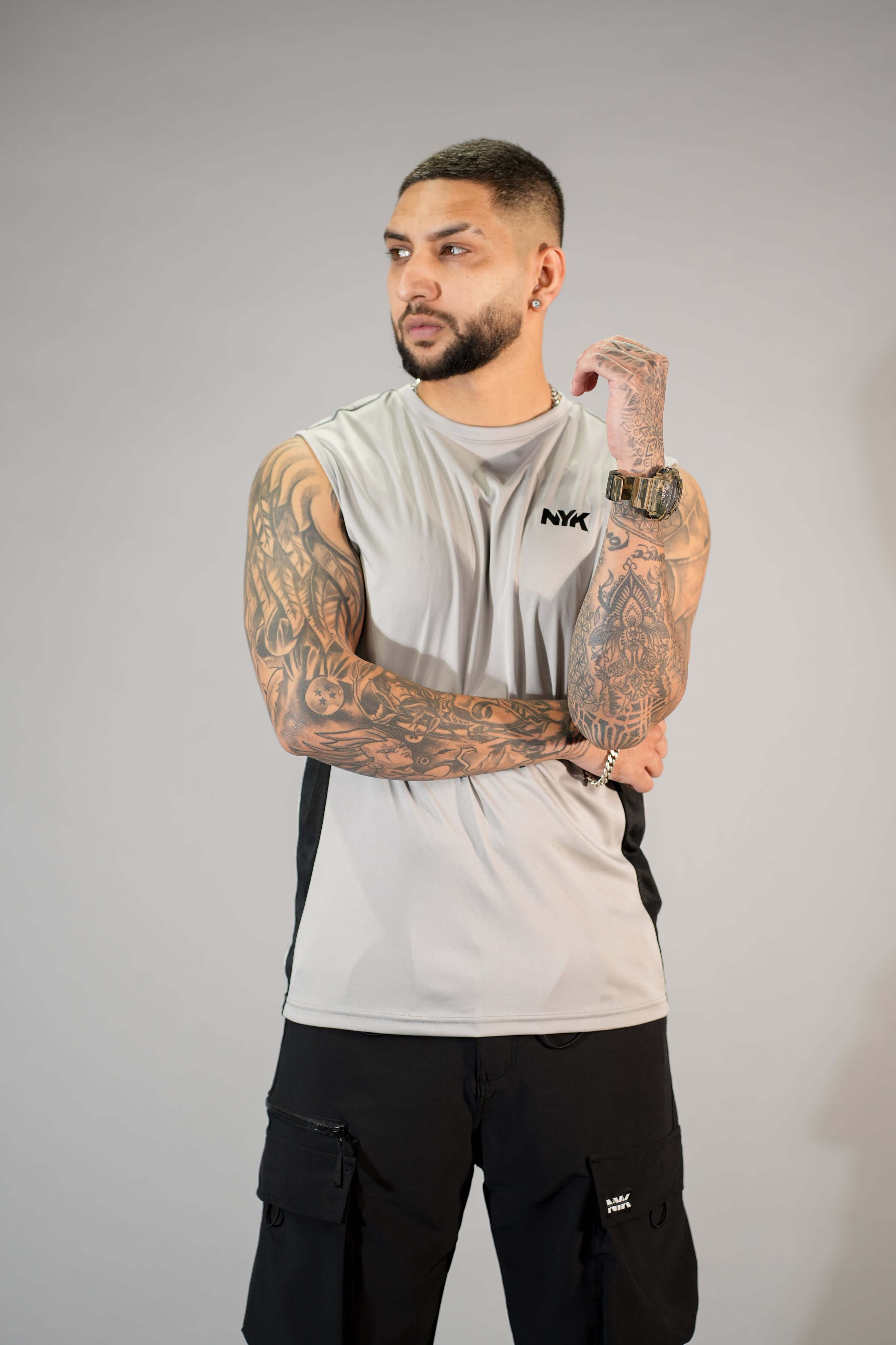 Grey Solid Slim Fit Training Vest