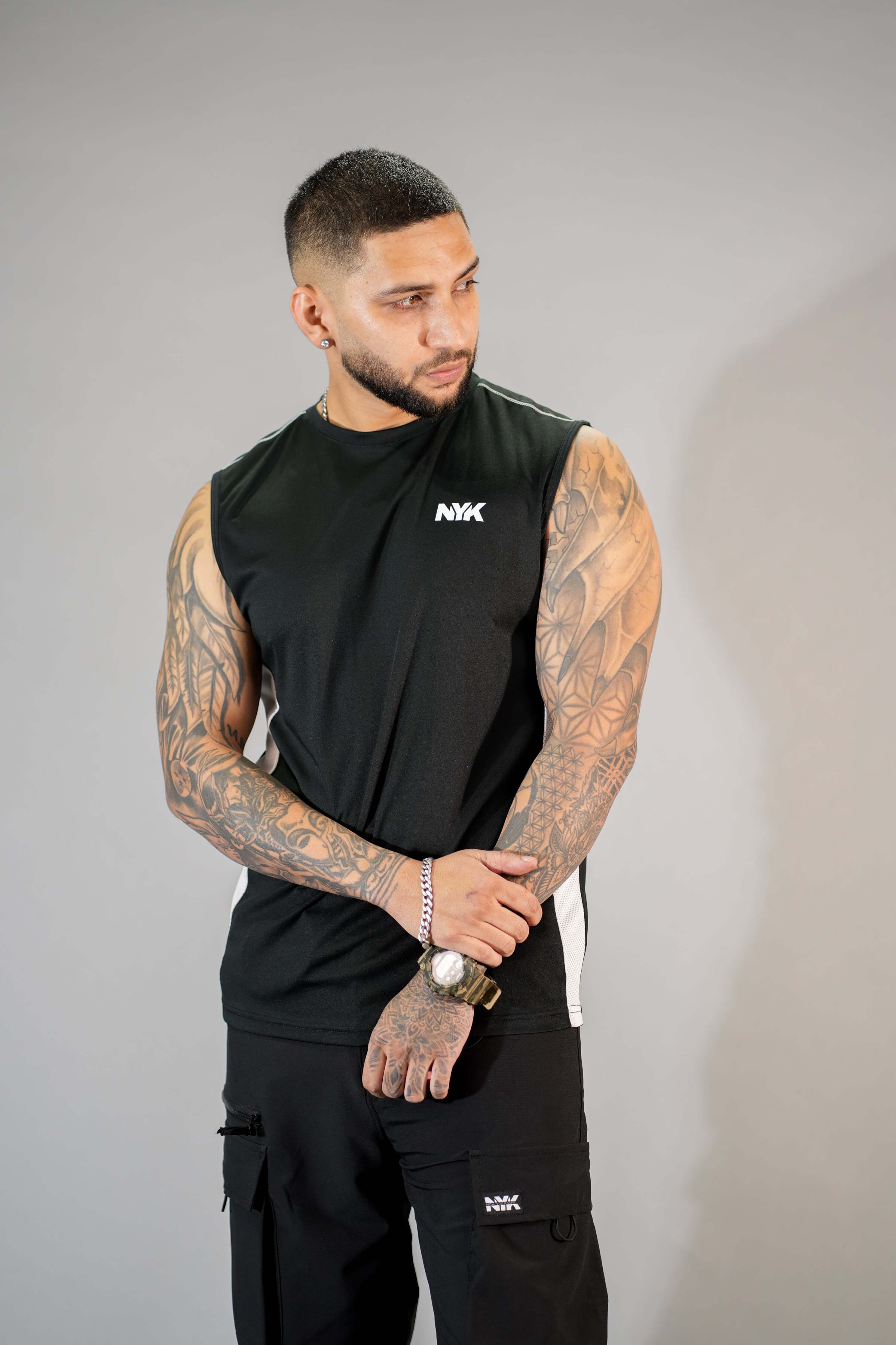 Black Solid Slim Fit Training Vest