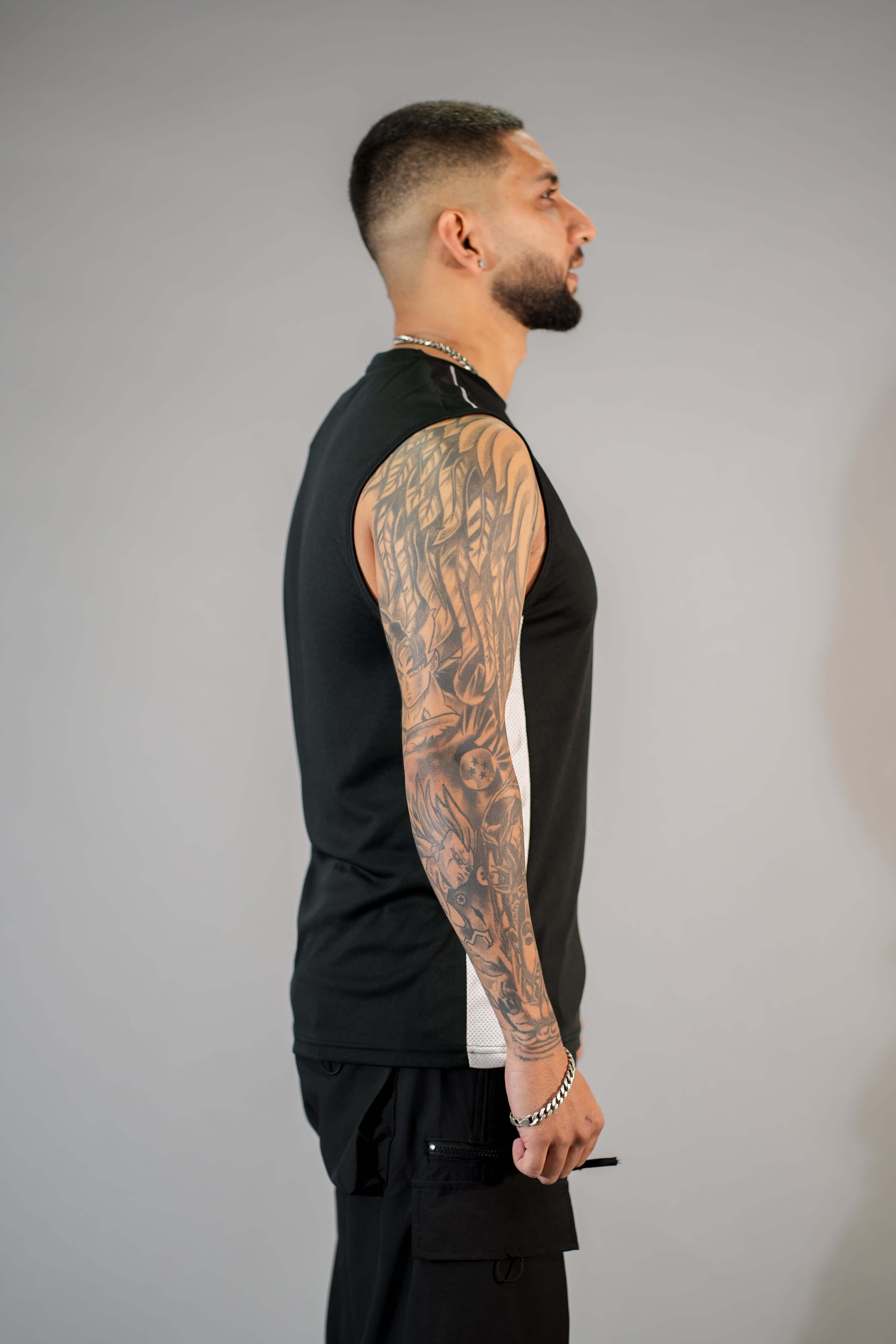 Black Solid Slim Fit Training Vest