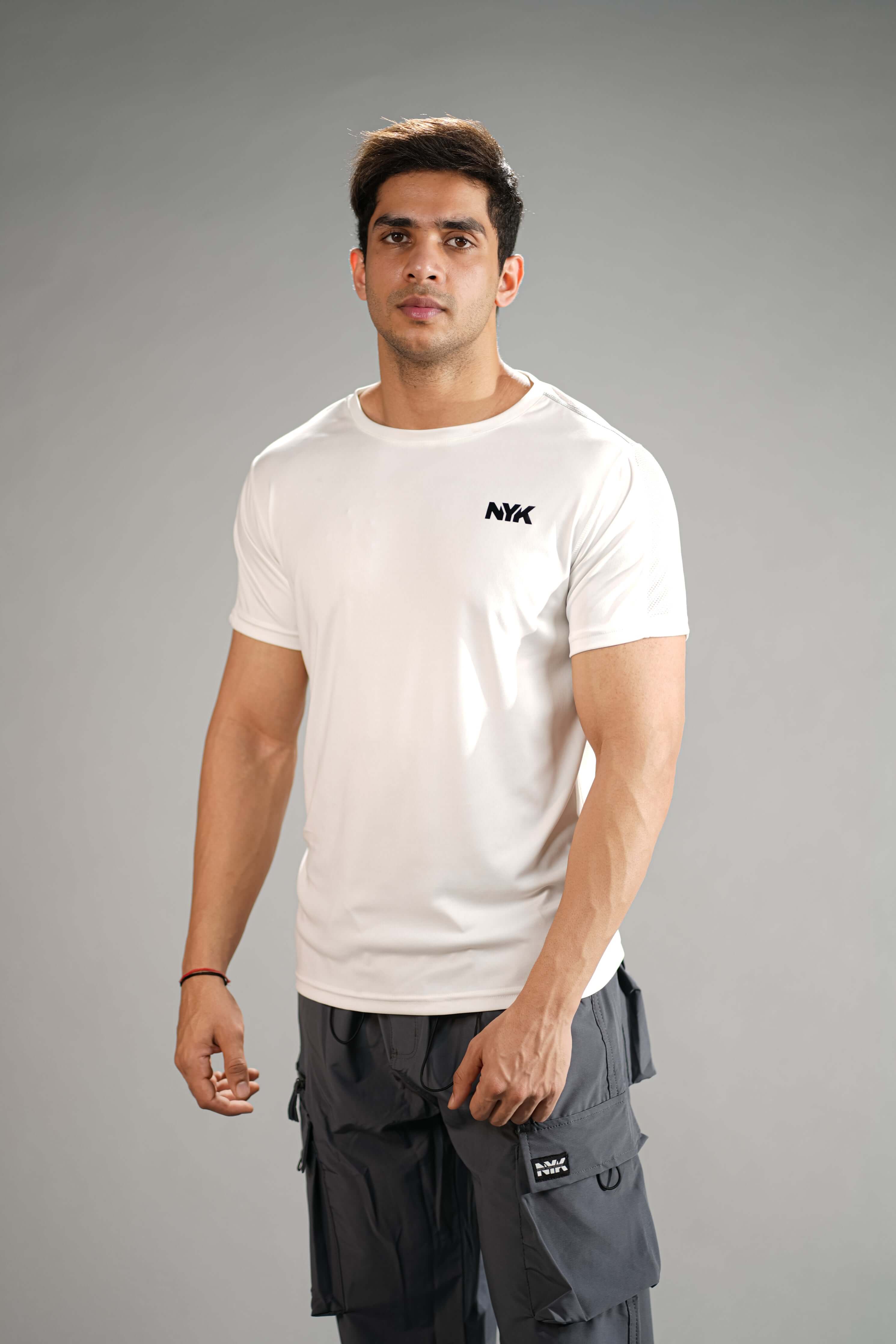 White Solid Slim Fit T-Shirt