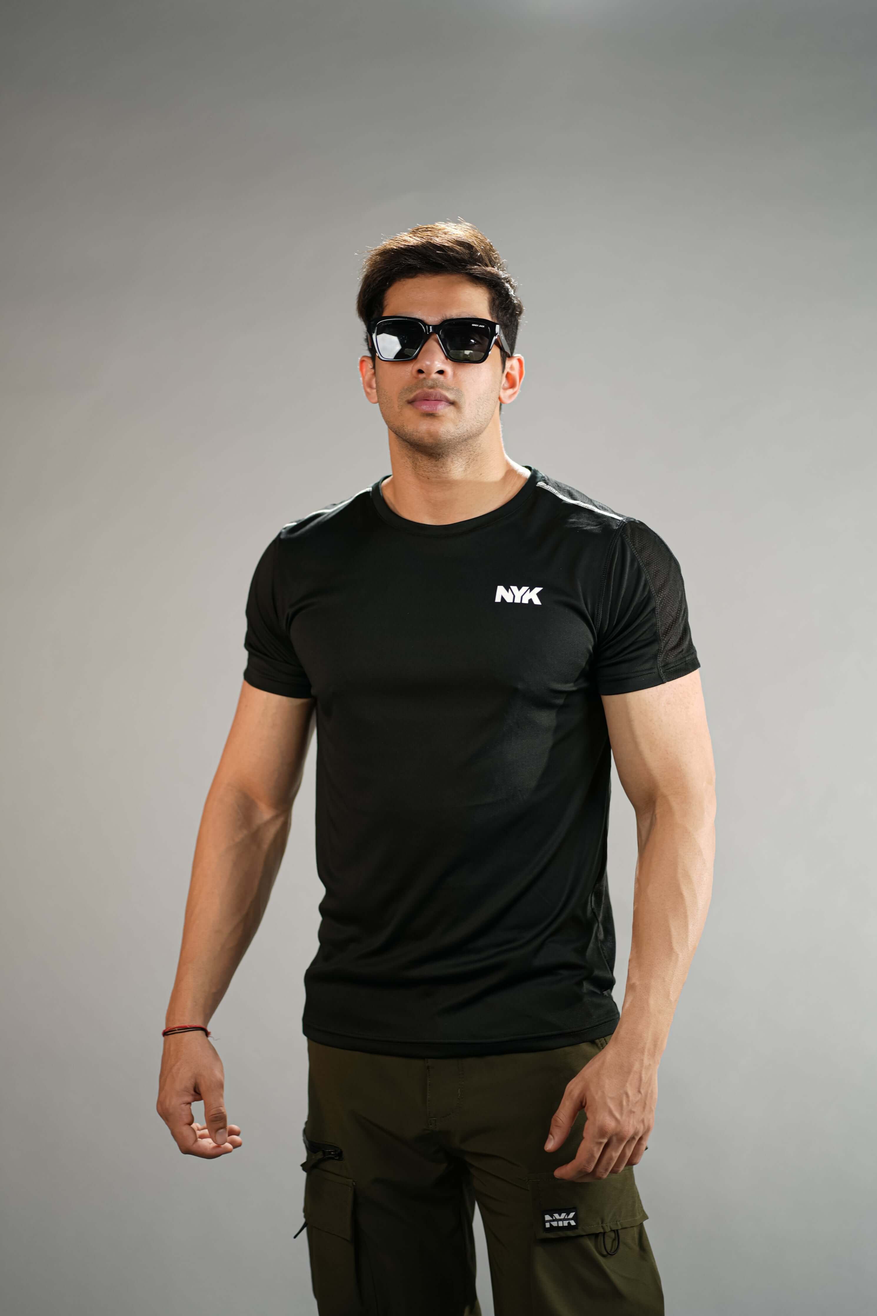 Black Solid Slim Fit T-Shirt