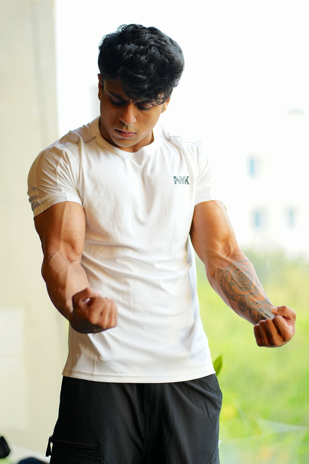 White Solid Slim Fit T-Shirt